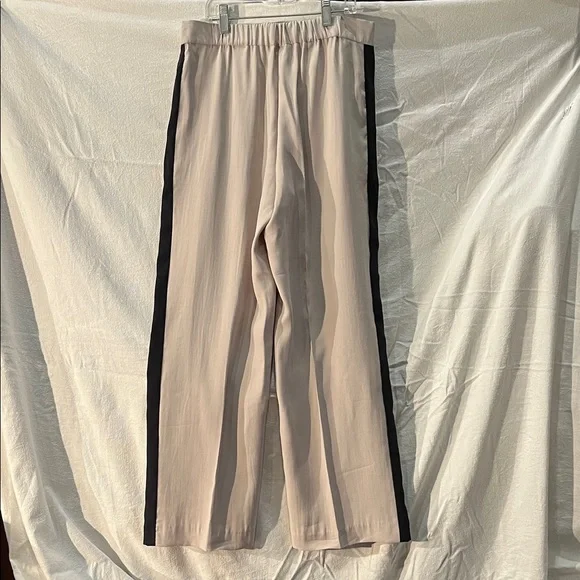 Zara Women's Beige Pants with Black Side Stripe - Picture 8 of 11